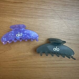 ALO Yoga 90’s Claw Clips - lilac and botanical green